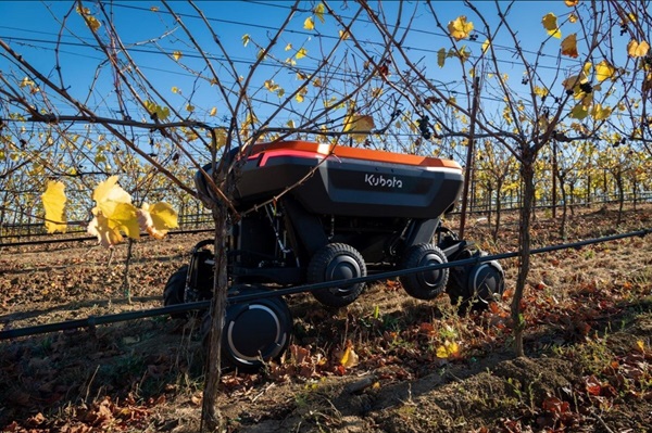 Kolesový robot pre poľnohospodárstvo a stavebníctvo Kubota KATR.