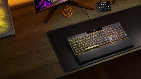 Herná klávesnica s magneticko-mechanickými spínačmi Corsair K70 Max.