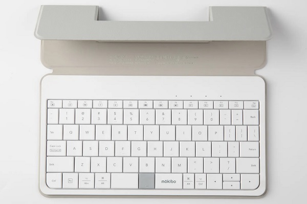 Bluetooth klávesnica so skrytým trackpadom v klávesách Fusion Keyboard 2.0.