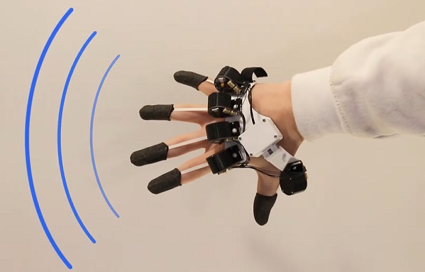 VR rukavice s haptickou spätnou väzbou Bifrost Pulse.
