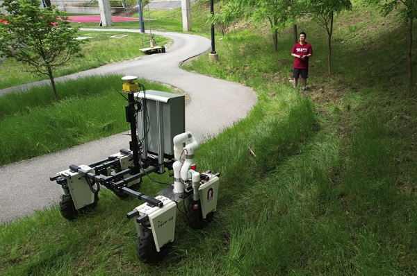 Robot TartanPest pri testovaní.