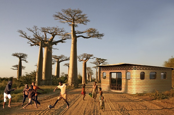 Vizualizácia prvej 3D tlačenej školy na svete, ktorá by mala byť postavená v Madagaskare.