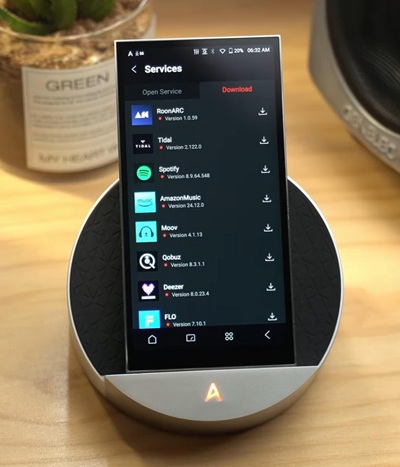 Prenosný audioprehrávač s dokovacou kolískou Astell&Kern PD10.