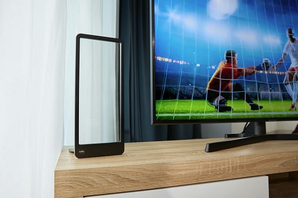 Smerov&yacute; reproduktor so sklenen&yacute;m panelom Audfly Focusound.