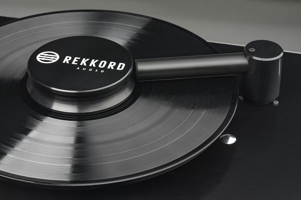 Zariadenie na plošné vysávanie vinylových platní Rekkord RCM.