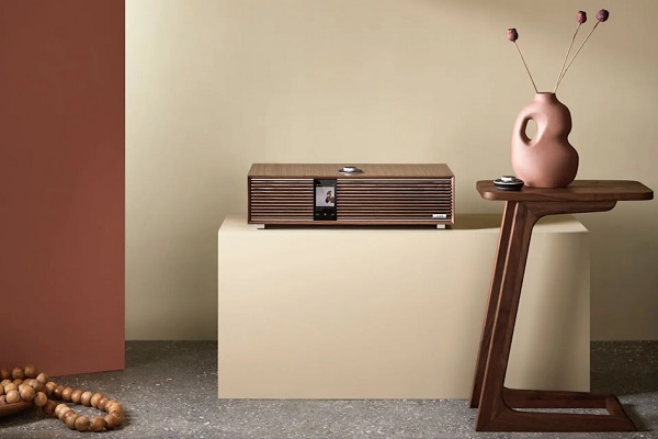Hudobný systém typu všetko v jednom Ruark R410.