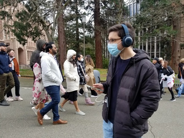 Slúchadlá s funkciou potláčania hluku so sémantickým počúvaním sa testujú na pôde Washingtonskej univerzity.
