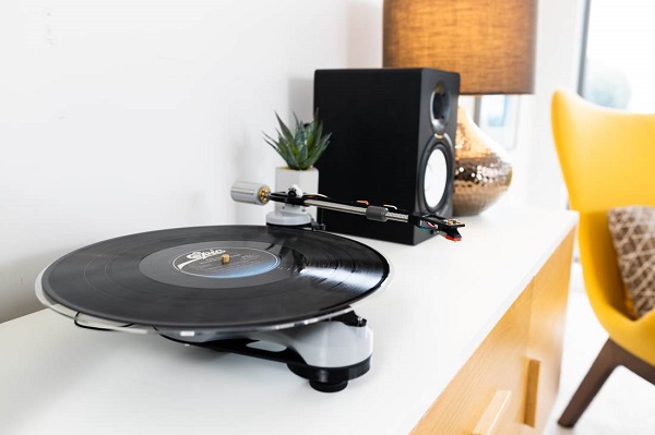 3D tlačený gramofón Songbird, ktorý si môže používateľ sám vytlačiť a zostaviť.