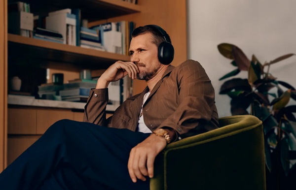 Bezdrôtové slúchadlá s priestorovým ozvučením a aktívnym potláčaním hluku Sonos Ace.