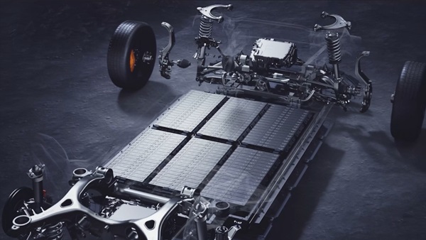 Batéria namontovaná na podvozku je 130 kWh polovodičová batéria s dlhým dojazdom a schopnosťou rýchleho nabíjania.