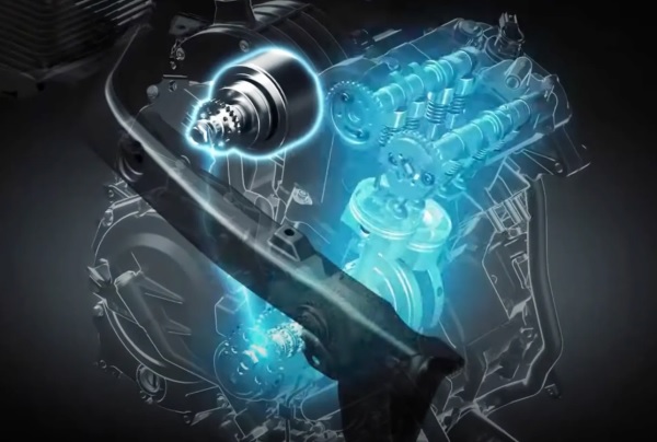 Malý elektromotor s výkonom 9 kW pridáva okamžitý krútiaci moment pre rýchlu akceleráciu.