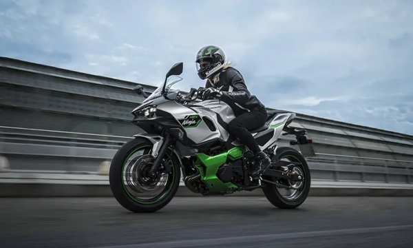 Hybridný cestný motocykel Kawasaki Ninja 7 Hybrid.