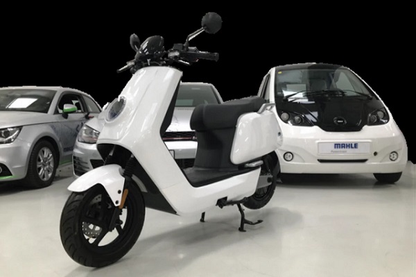 Podľa spoločnosti Mahle je jej nová arichitektúra lítium-uhlíkovej batérie schopná nabiť elektrický moped za 90 sekúnd.