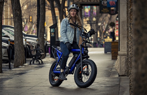 Elektrický bicykel v štýle mopedu Biktrix Moto.