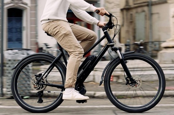 Dvojúčelový dochádzkový / nákladný bicykel s možnosťou elektrického pohonu Frolic.