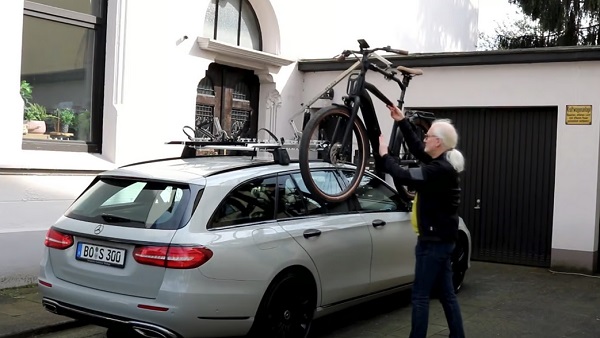 Hydraulický zdvihák na e-bicykle Pender Ebikelifter.