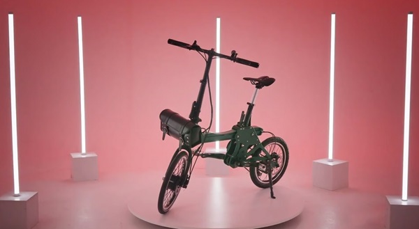 Skladací e-bicykel s posuvným rámom E-Pop-Cycle. Skladací e-bicykel s posuvným rámom E-Pop-Cycle.