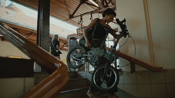 Skladací e-bicykel s posuvným rámom E-Pop-Cycle. Skladací e-bicykel s posuvným rámom E-Pop-Cycle.