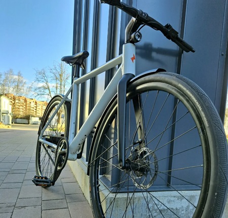 Mestský elektrický bicykel QU-ET Unfair Advantage.