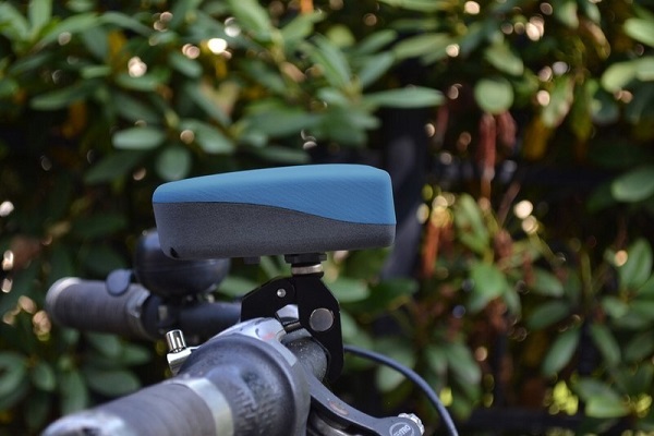 Globálna verzia senzorického zariadenia SODAQ Air pre monitorovanie kvality vzduchu na bicykloch.