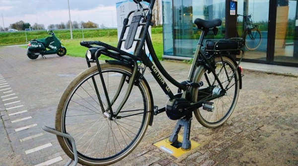 Systém bezdrôtového nabíjania elektrických bicyklov Tiler.