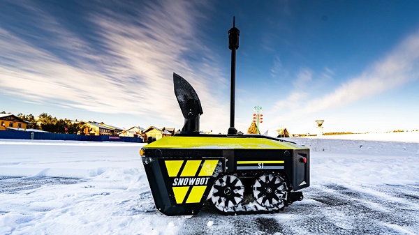 Autonómny robot na odpratávanie snehu Snowbot S1.