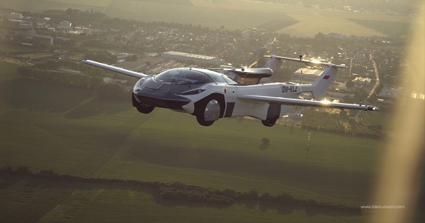 Slovenské lietajúce auto AirCar.