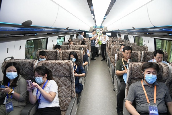 Jeden vagón nového rýchlovlaku maglev CRRC pojme do 100 cestujúcich.