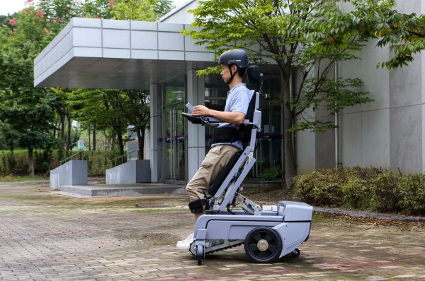 Robotický invalidný vozík navrhnutý vedcami z KIMM.