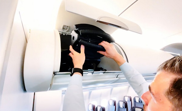 Kompletne skladateľný invalidný vozík Revolve Air.