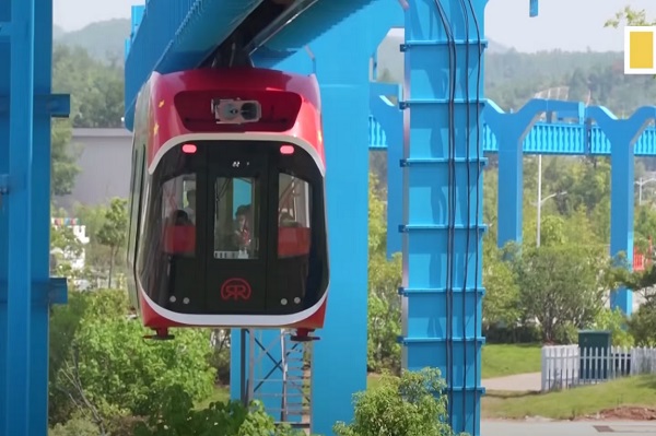 Nový čínsky maglev Sky Train s permanentnými magnetmi.