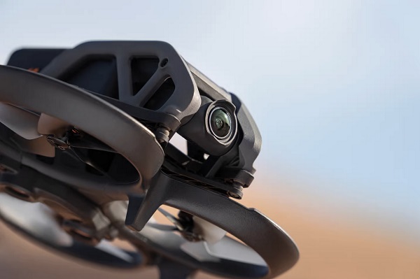 Dron DJI Avata.