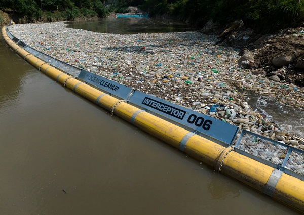 Limitovaná edícia nového albumu kapely Coldplay je vyrobená z plastového odpadu získaného z rieky Rio Las Vacas v Guatemale organizáciou Ocean Cleanup.