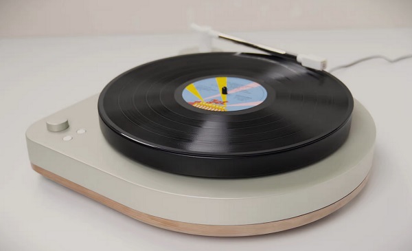 Gramofón k čističke VinylSonic.