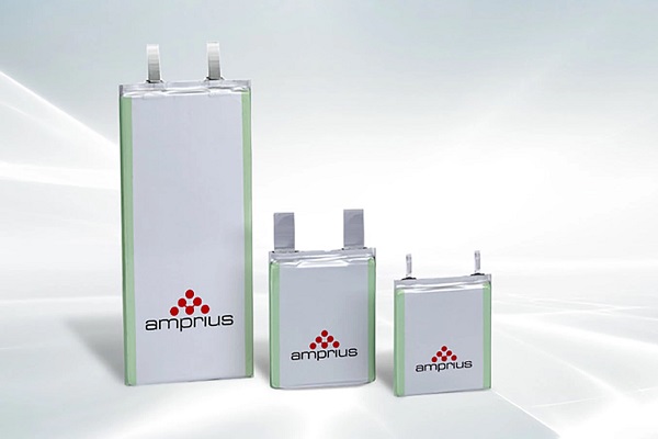 Spoločnosť Amprius svojmu prvému zákazníkovi dodala batériové články s kapacitou 450 Wh / kg, čo sú v súčasnosti dostupné články s najvyššou hustotou na svete.