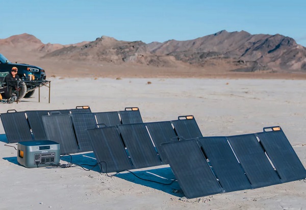 Solárne panely SolarPanel100 sa dajú reťazovo zapojiť až do maximálneho výkonu 400 W.