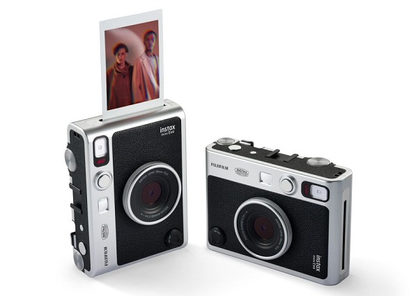 Hybridný instantný / digitálny fotoaparát Fujifilm Instax Mini Evo Hybrid.