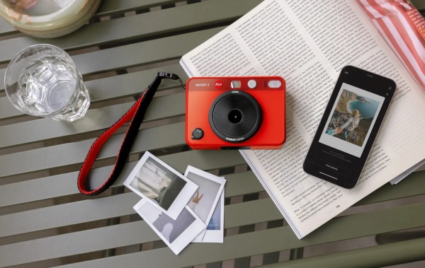 Hybridný instantný fotoaparát Leica Sofort 2.