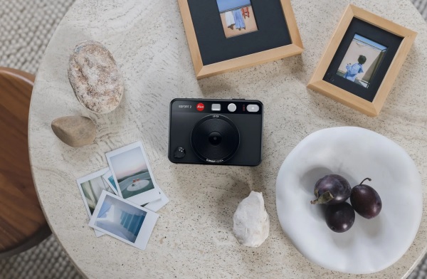 Hybridný instantný fotoaparát Leica Sofort 2.
