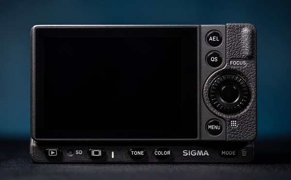 Bezzrkadlový fulll-frame fotoaparát Sigma fp L.
