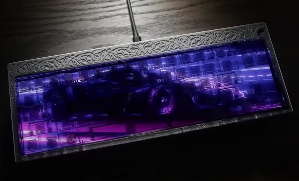 Herná klávesnica s LED displejom pod klávesmi Finalmouse Centerpiece.