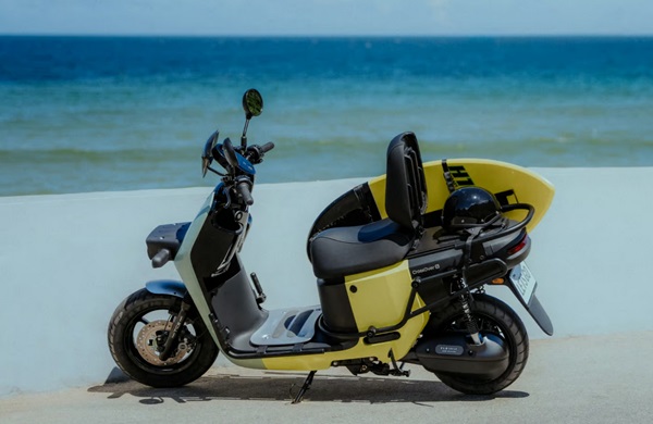 Elektrický skúter Gogoro CrossOver. Elektrický skúter Gogoro CrossOver.