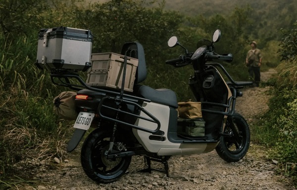 Elektrický skúter Gogoro CrossOver. Elektrický skúter Gogoro CrossOver.