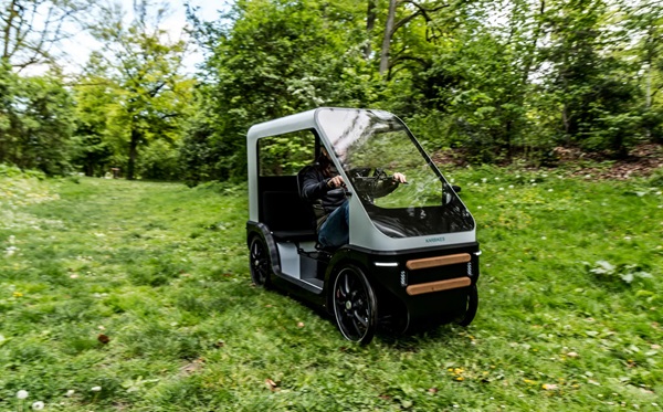 Pedálová elektrická štvorkolka Karbikes.