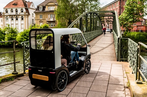 Pedálová elektrická štvorkolka Karbikes.