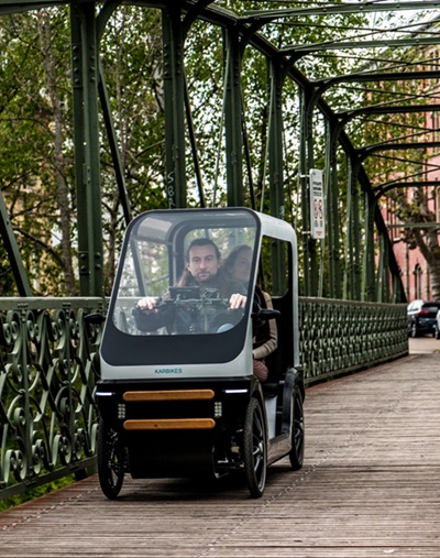 Pedálová elektrická štvorkolka Karbikes.