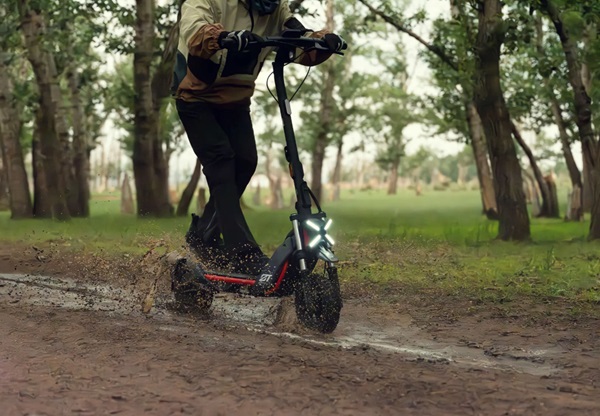 Terénna elektrická kolobežka Segway ZT3 Pro.