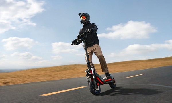 Terénna elektrická kolobežka Segway ZT3 Pro.