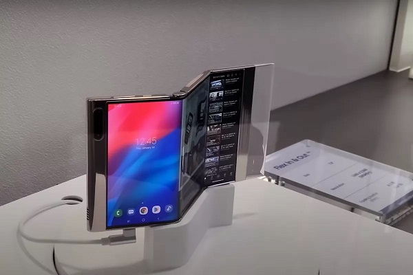 Spoločnosť Samsung Display predstavila prototyp smartfónu s viacnásobne skladacím displejom Flex In & Out.