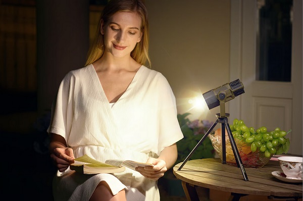 Elektrický odpudzovač komárov, LED baterka a powerbanka v jednom Evo Repel.